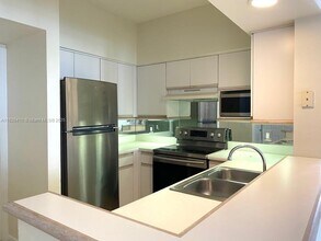 3115 NE 184th St in Aventura, FL - Building Photo - Building Photo