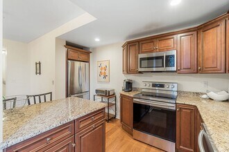 50 Glenwood Ave in Jersey City, NJ - Building Photo - Building Photo