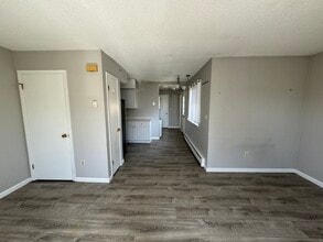 60 Plainfield Ave, Unit 4 in West Haven, CT - Building Photo - Building Photo