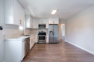 5008 Hazeltine Ave in Sherman Oaks, CA - Building Photo