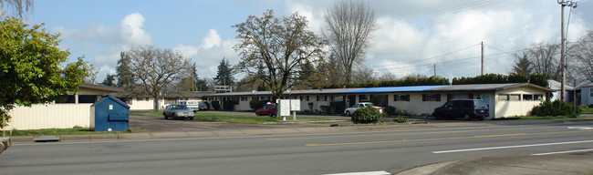 Waverly Lake Apartments in Albany, OR - Building Photo - Building Photo