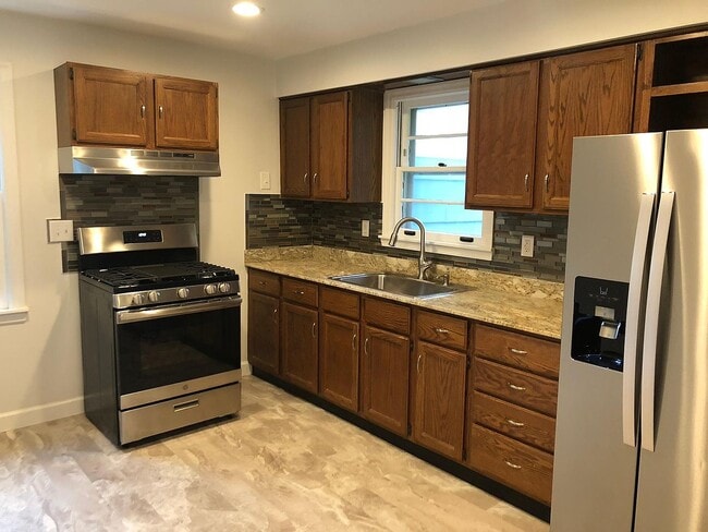 property at 1202 W Willow Ln