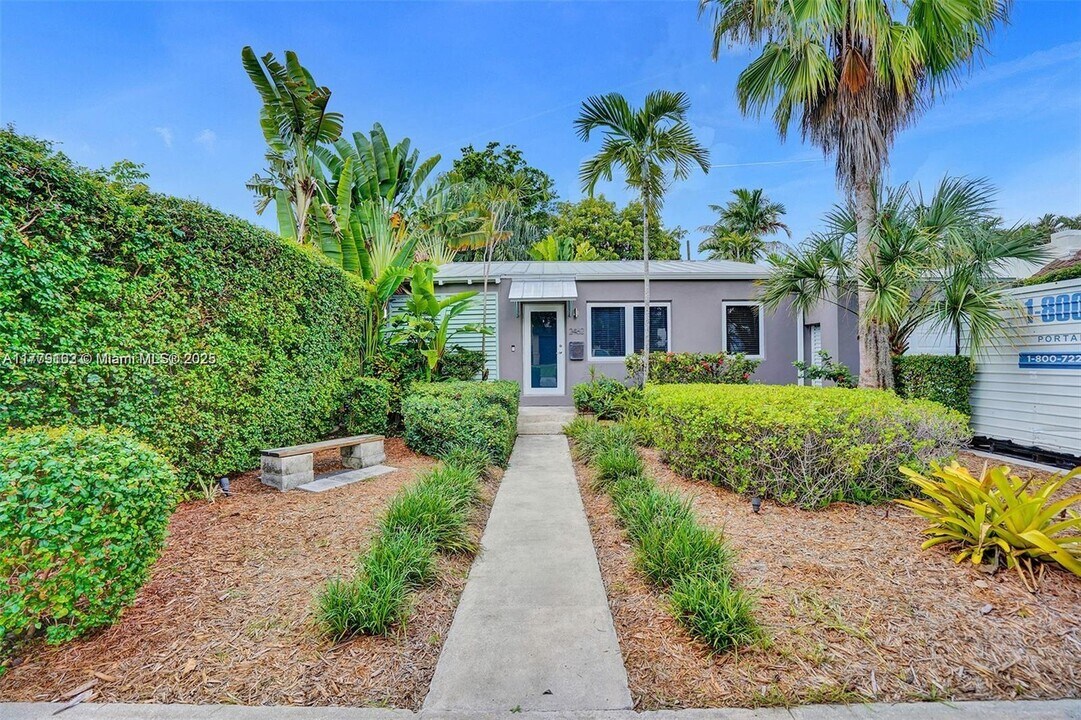 2462 SW 22nd Terrace in Miami, FL - Building Photo