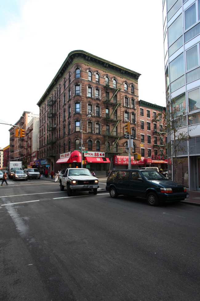 116-120 Mott St in New York, NY - Building Photo - Building Photo