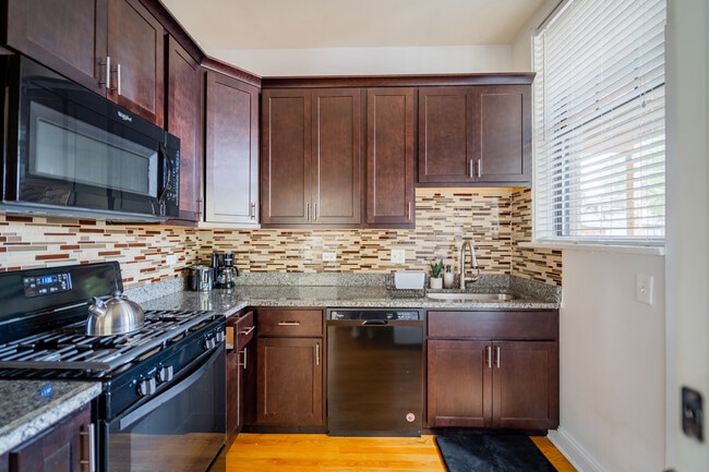 2989 N Lawndale Ave, Unit 1 in Chicago, IL - Foto de edificio - Building Photo