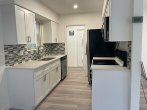 800 N 58th Ave in Hollywood, FL - Building Photo - Building Photo