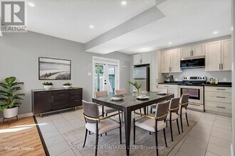 99 Langlaw Dr in Cambridge, ON - Building Photo - Building Photo