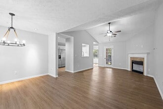 47 Matthews St in Senoia, GA - Foto de edificio - Building Photo