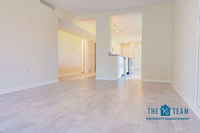 208 Lake Howard Dr SW in Winter Haven, FL - Building Photo - Building Photo