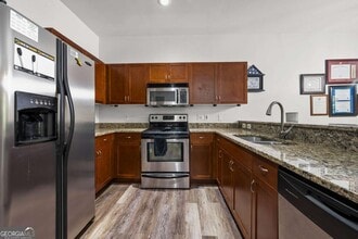 870 Mayson Turner Rd NW in Atlanta, GA - Building Photo - Building Photo