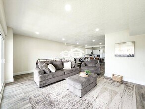 25 Harbour Dr in Houston, TX - Building Photo - Building Photo