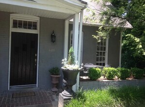 608 Greenwood Ave, Unit 1 in Clarksville, TN - Foto de edificio - Building Photo
