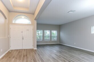 1762 Mira Lago Cir in Ruskin, FL - Building Photo - Building Photo