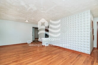 4422 June Ave in St. Louis, MO - Foto de edificio - Building Photo