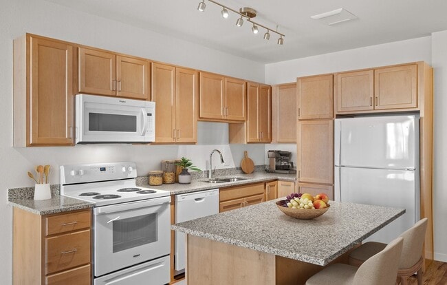 The Addie at Metro Center 55+ Apartments in Aurora, CO - Foto de edificio - Building Photo