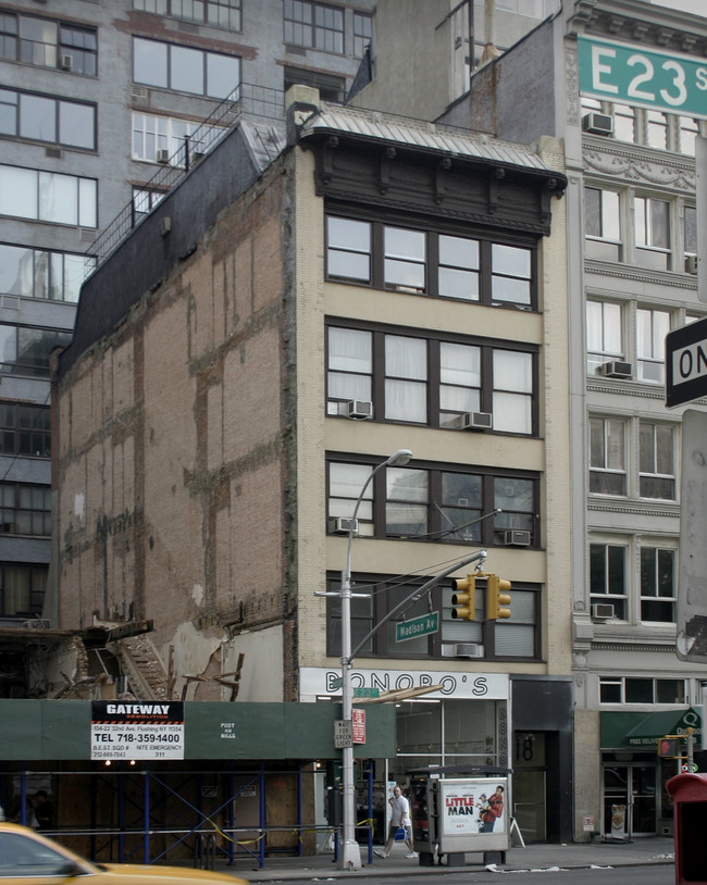 18 E 23rd St in New York, NY - Building Photo - Building Photo