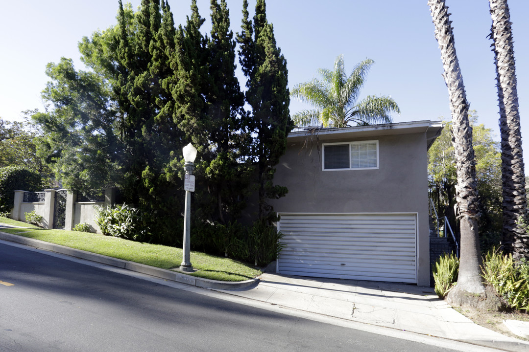 11678 Bellagio Rd in Los Angeles, CA - Building Photo