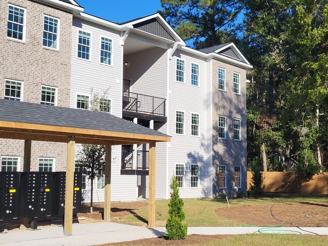 Cedar Grove in Savannah, GA - Foto de edificio - Building Photo