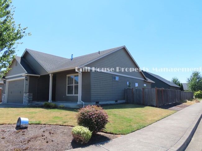 989 SW Coral St in Junction City, OR - Foto de edificio - Building Photo