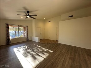 10128 Oakmoor Pl in Las Vegas, NV - Building Photo - Building Photo