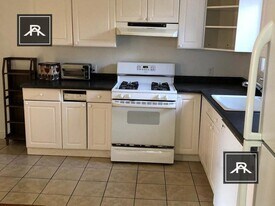 12 Pratt St in Boston, MA - Building Photo