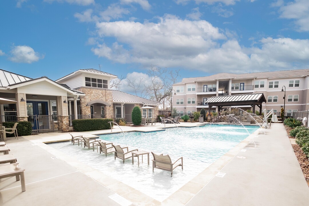 The Park at Bellagio in Richwood, TX - Building Photo