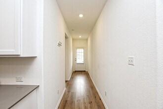 2108 Golden Grain Ln in Andice, TX - Foto de edificio - Building Photo