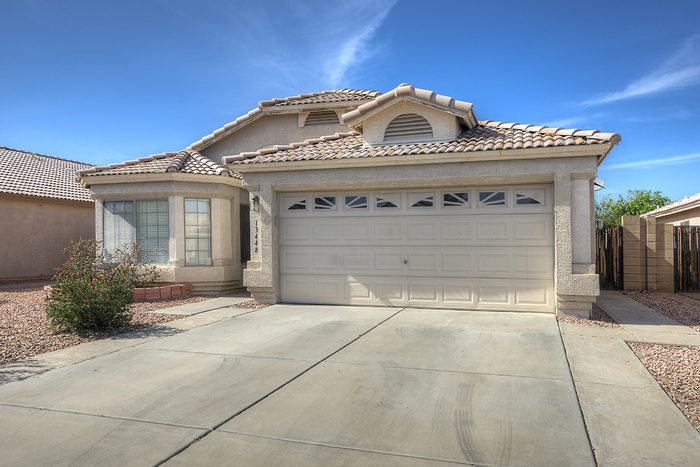 13448 W Desert Ln in Surprise, AZ - Building Photo