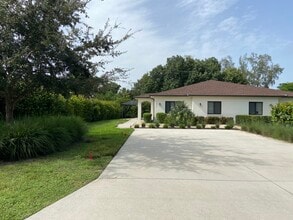 4412 Vanda Dr, Unit Duplex in Bonita Springs, FL - Foto de edificio - Building Photo