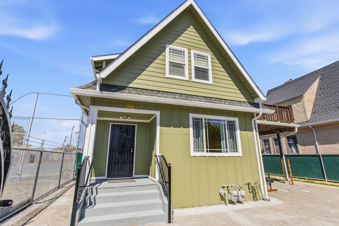 1211 98th Ave in Oakland, CA - Building Photo