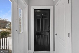 1363 Childress St NE, Unit 1 in Washington, DC - Foto de edificio - Building Photo