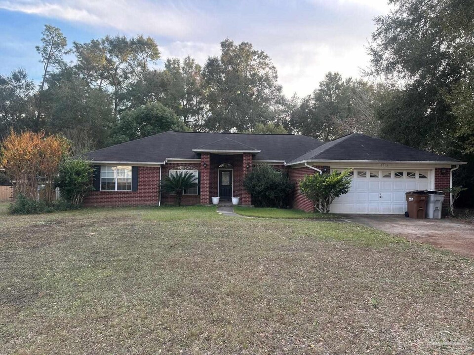 6015 Players Pl in Milton, FL - Building Photo