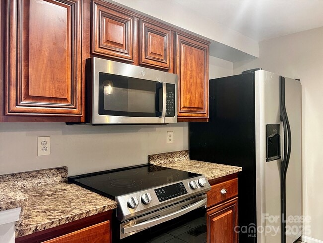 1317 Maple Shade Ln in Charlotte, NC - Foto de edificio - Building Photo