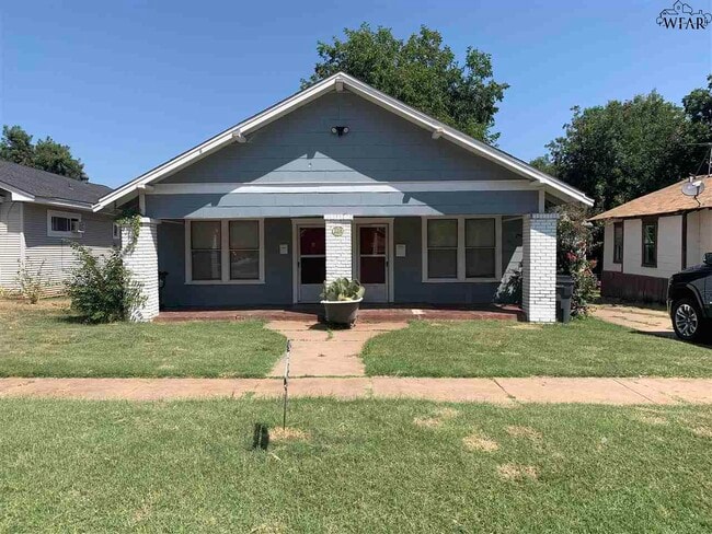 property at 2206 1/2 8th St