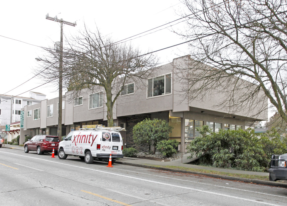 Maple Leaf Court in Seattle, WA - Foto de edificio