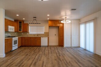 1602 Heron Ct in Redlands, CA - Foto de edificio - Building Photo