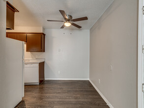 Sandhill Apartments in Midwest City, OK - Building Photo - Building Photo