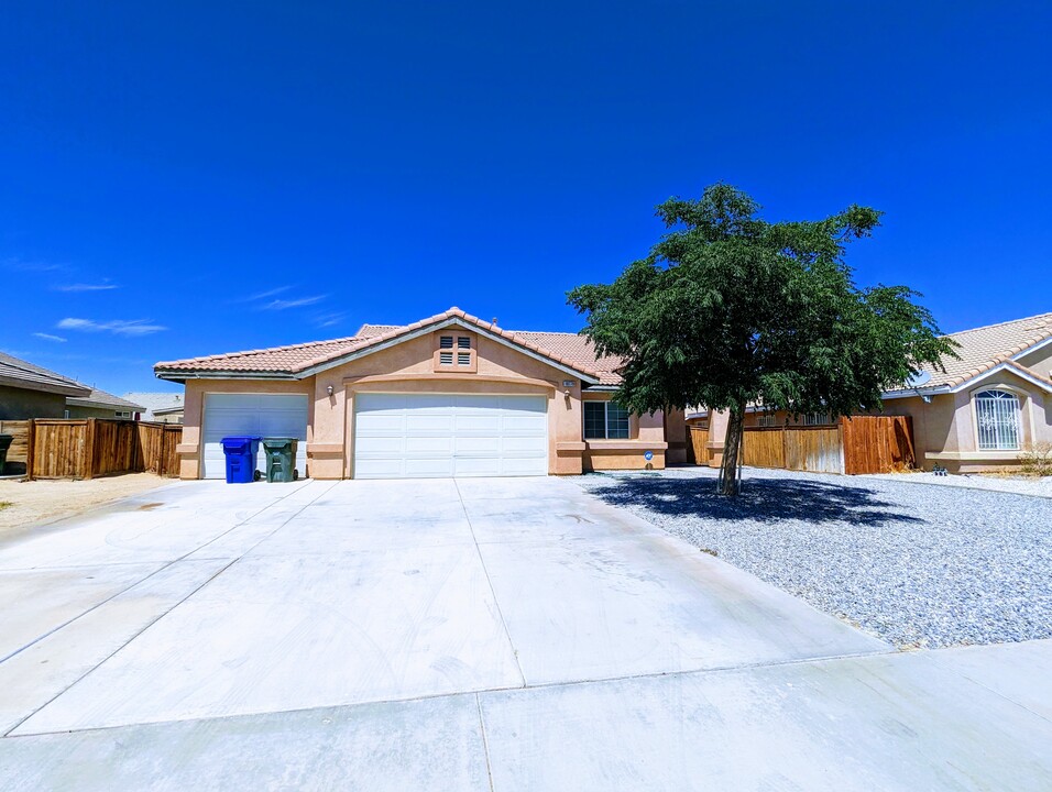 18778 Dogwood Ct in Adelanto, CA - Building Photo