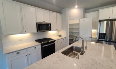 2613 Danbury Ln in Leander, TX - Foto de edificio - Building Photo