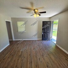 408 NE Westwind Dr in Lee's Summit, MO - Building Photo - Building Photo