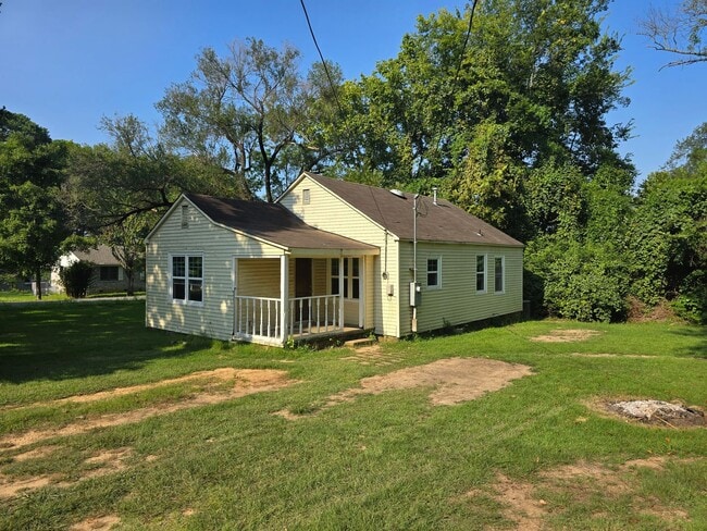 2175 E College Ave in Batesville, AR - Foto de edificio - Building Photo
