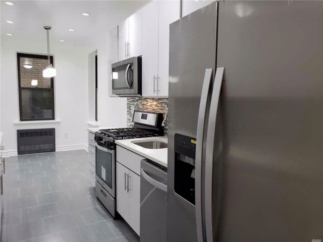 80-09 35th Ave-Unit -C9 in Queens, NY - Foto de edificio - Building Photo