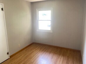 2434 Reynolds Ave SW in Cedar Rapids, IA - Building Photo - Building Photo