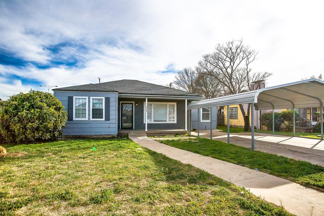 2503 38th St in Lubbock, TX - Building Photo