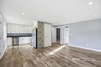 20024 30th Ave S in Seatac, WA - Foto de edificio - Building Photo