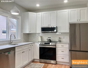 927 Arianna St NW in Grand Rapids, MI - Building Photo - Building Photo