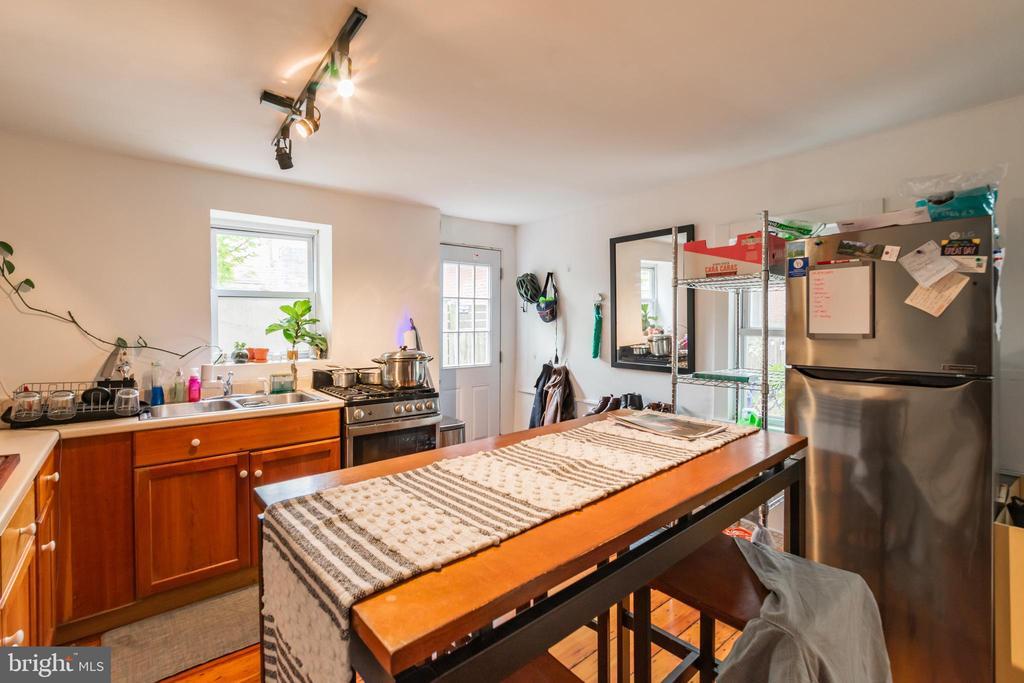 1221 Marlborough St in Philadelphia, PA - Building Photo