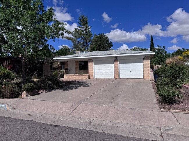 property at 433 Valverde Dr SE