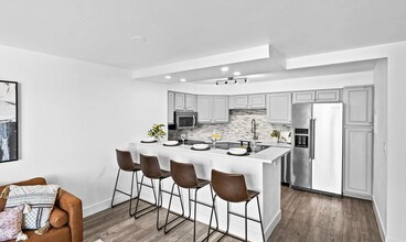 1625 Larimer St, Unit 1806 in Denver, CO - Building Photo - Building Photo