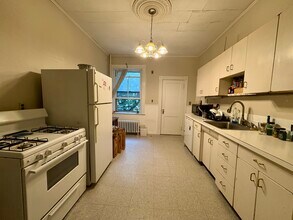 12 Euston St, Unit 1 in Brookline, MA - Building Photo - Building Photo